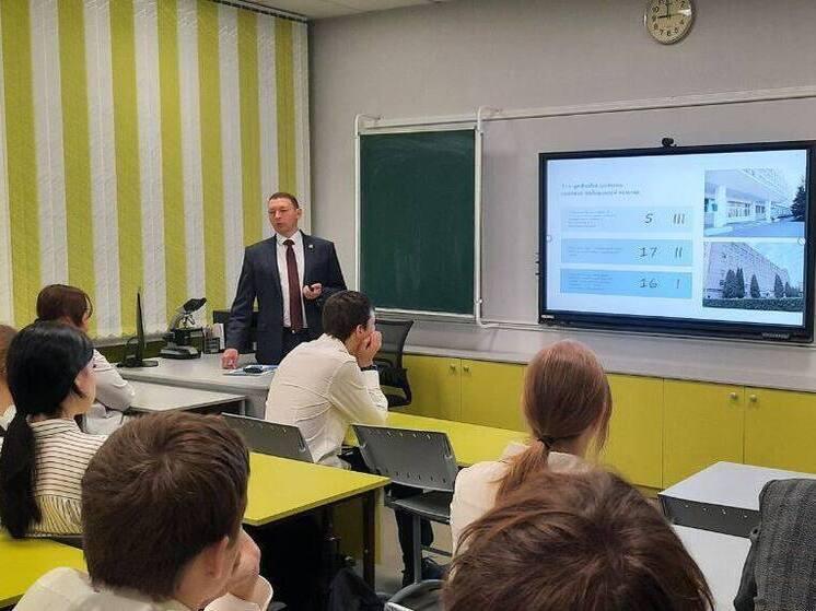 Новгородские школьники узнали о профессии врача от министра здравоохранения