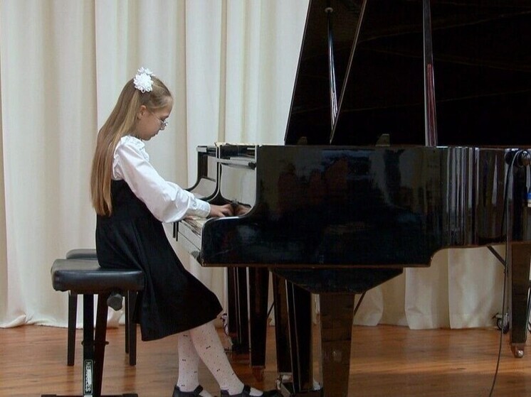 В бердянской музыкальной школе чествуют Владимира Шаинского и Петра Чайковского