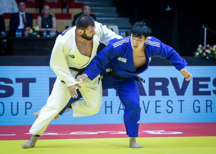 Гимн, флаг, золото: российское дзюдо триумфально вернулось на международную арену