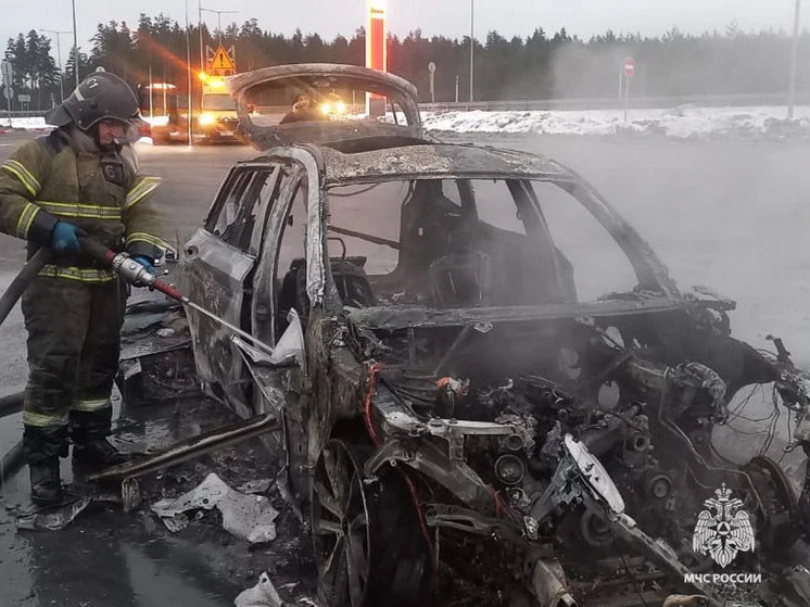 На скоростной трассе в Тверской области сгорела машина