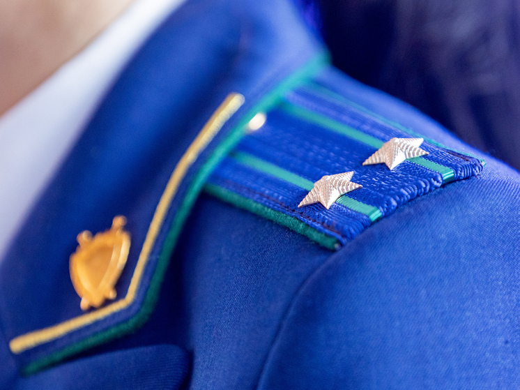 В Мурманской области опрокинулся бензовоз, прокуратура начала проверку