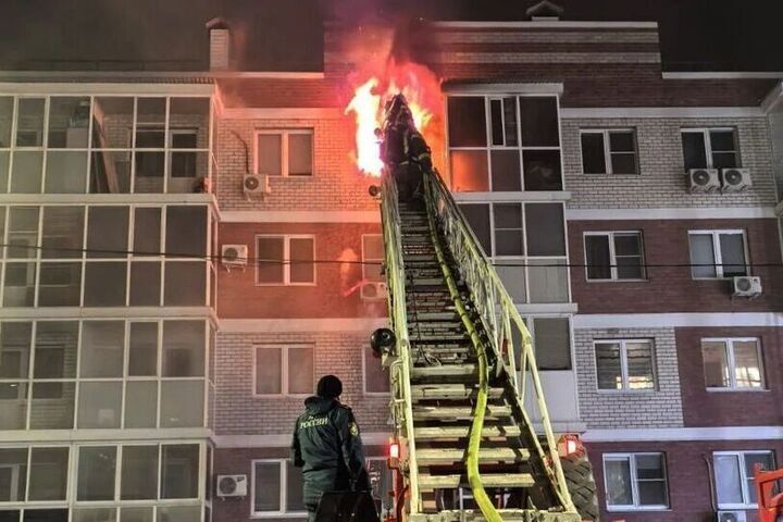 Погибли 2 человека при пожаре в российском городе