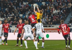 «Балтика» в меньшинстве обыграла «Спартак», «Акрон» в тумане не справился с «Пари НН»: фото матчей РПЛ