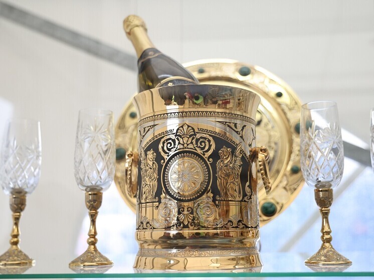 Челябинскую область сравнили с другими регионами по цене шампанского