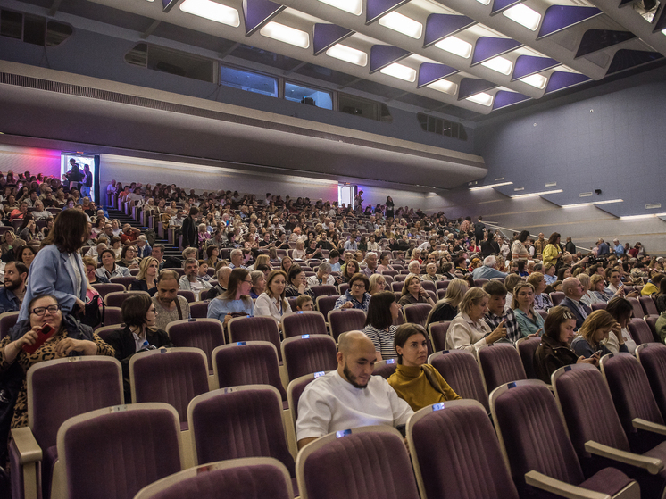 Аншлаг в Новосибирске: поклонники «Любэ» практически полностью раскупили билеты на концерт