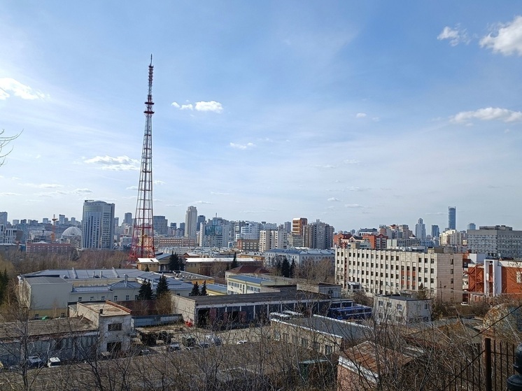 Руфер в Екатеринбурге залез на крышу ЖК «Форум»