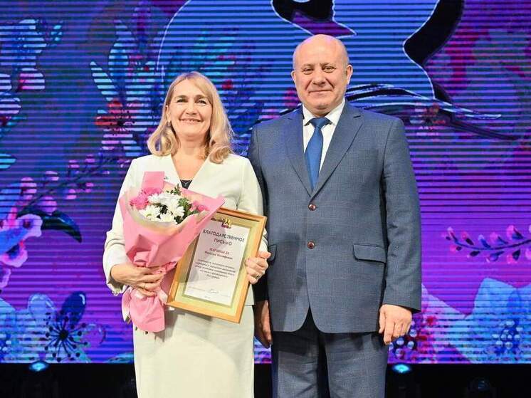 Мэр Хабаровска Сергей Кравчук поздравил женщин с Днём матери: 55 хабаровчанок получили награды и подарки