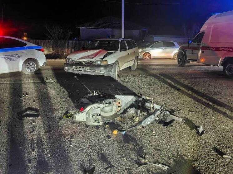 Иномарка сбила трех подростков на мопеде в Усть-Абаканском районе