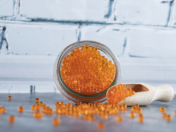 В Красноярске выявили 15 партий опасной икры с бактериями и плесенью