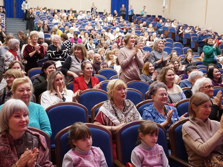 Тёплые слова и песни: как в Тюмени отметили День матери