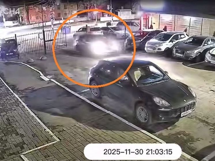 Гонщик сшиб забор на скорости во дворе дома на Нариманова в Ульяновске