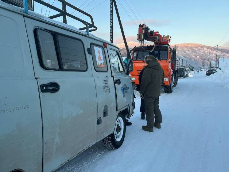 Свет в хакасское село возвращали с помощью тяжелой техники