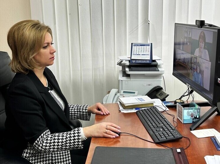 В клубах при центрах занятости в ДНР поддержку нашли сотни женщин