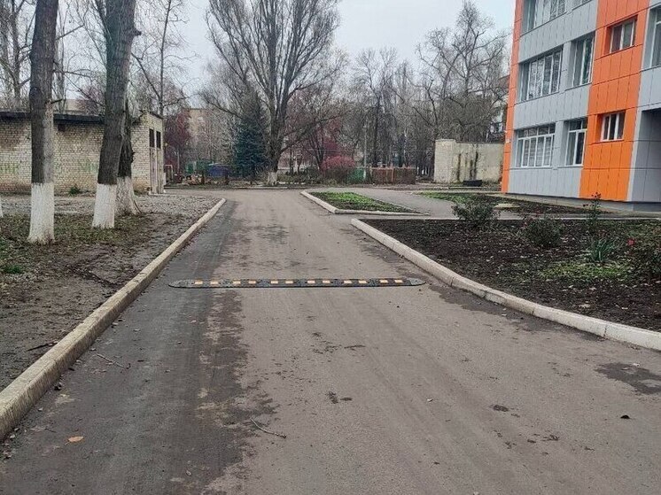 Школьную территорию обезопасили в Шахтерске