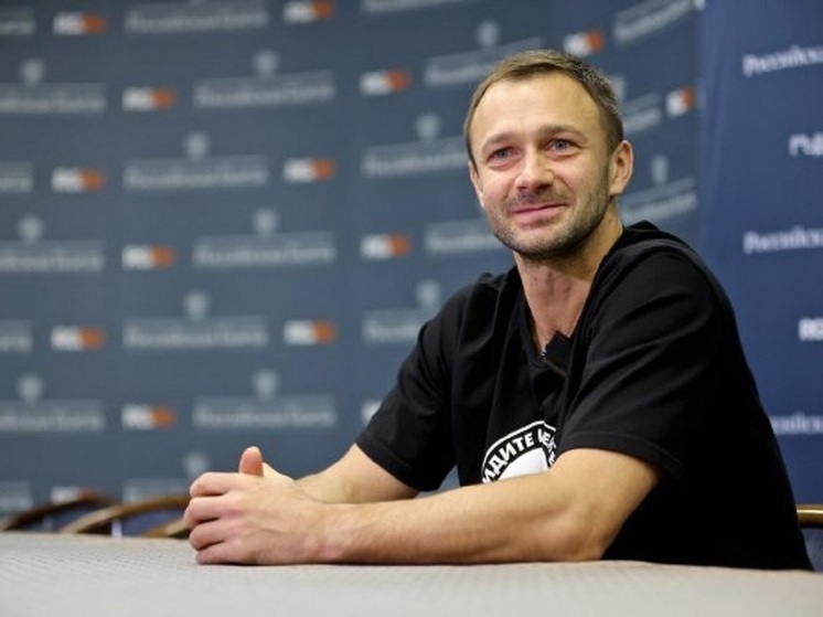 Дмитрий Сычёв объявил об уходе с поста президента омского ФК «Иртыш», занимаемого с 30 января 2024 года. В своём обращении он поблагодарил губернатора Омской области за сохранение профессионального футбола в регионе и отметил достижение — выход «Иртыша» в группу «Золото» дивизиона «А» Второй лиги. Сычёв, уроженец Омска и бронзовый призёр Евро-2008, подчеркнул личную значимость работы в клубе, в котором начинал карьеру.