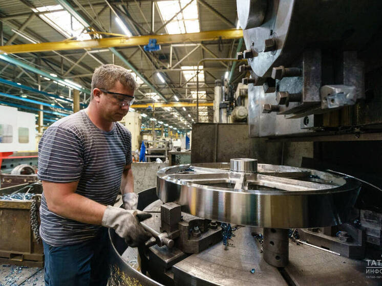 Кого в Татарстане не могут вызвать на работу в новогодние праздники