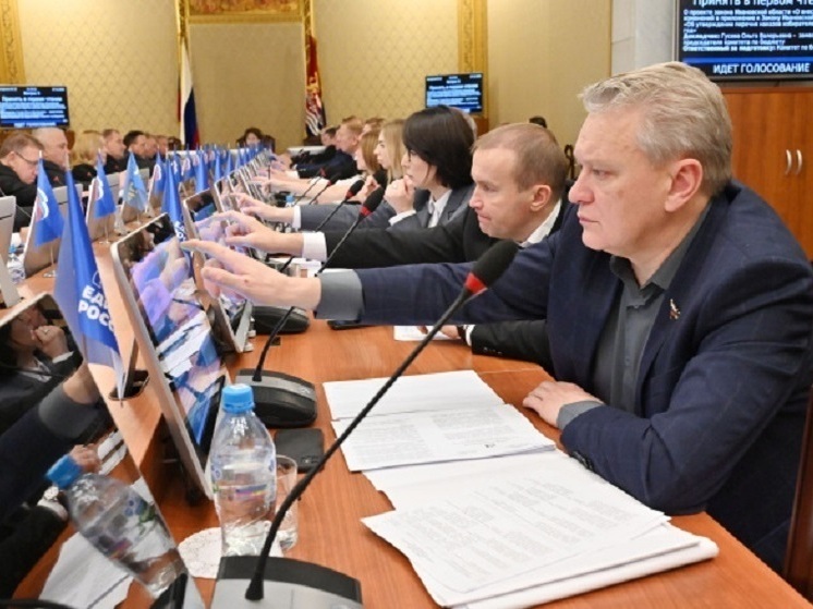 В Ивановской области увеличили выплаты молодым родителям и запланировали деньги на новогодние подарки