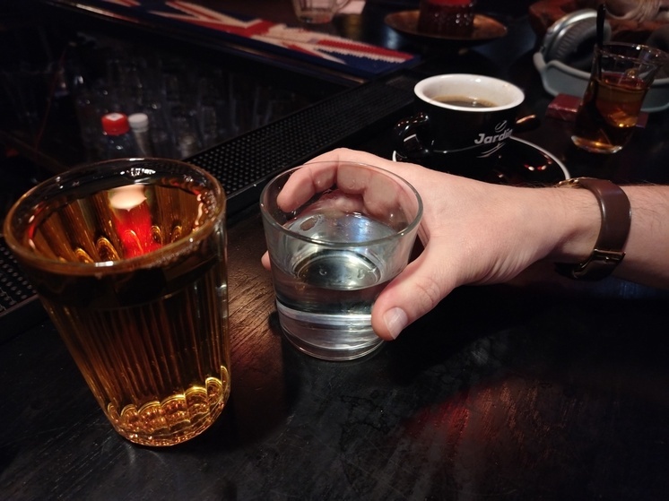 В Петербурге задержали охранника бара за драку с посетителем