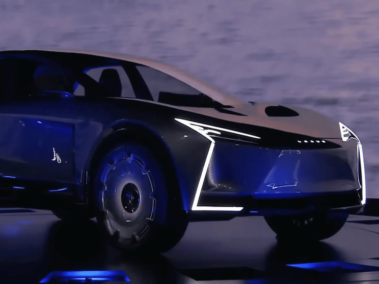 Lexus показал три версии концепта купе LS на JMS 2025: авто сняли на фото