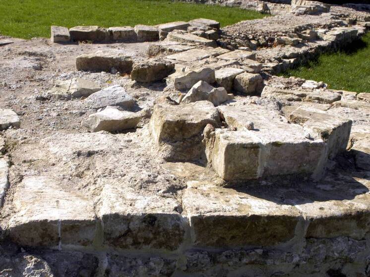 Археологи доказали существование затерянного кольца ям возле Стоунхенджа и говорят, что это может быть крупнейшим доисторическим сооружением Великобритании