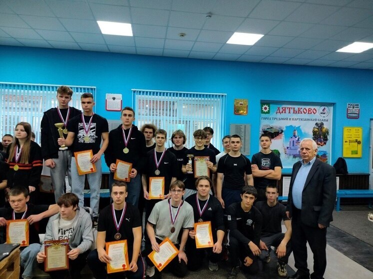 В Брянской области прошли районные соревнования по гиревому спорту