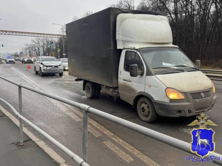 Водитель иномарки влетел в грузовую «Газель» в Красноглинском районе Самары