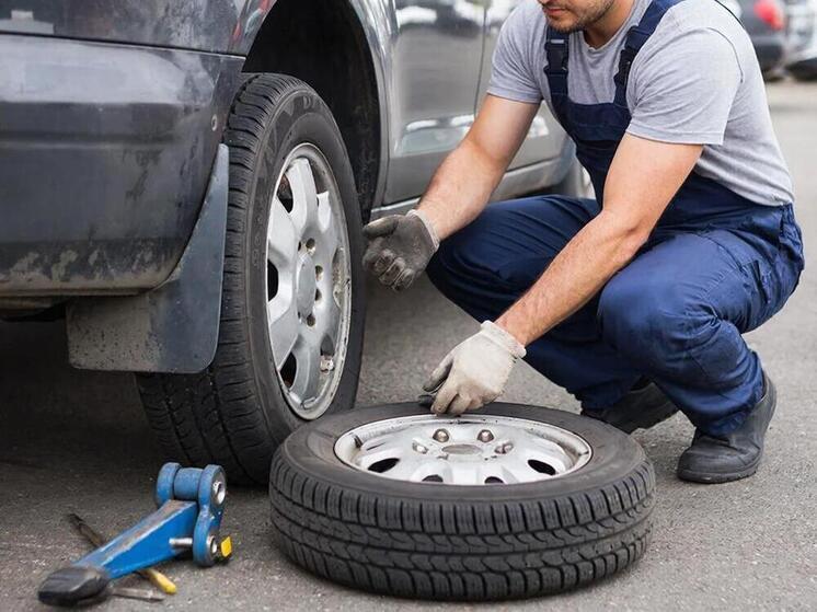 Псковским водителям порекомендовали переобуться скорее