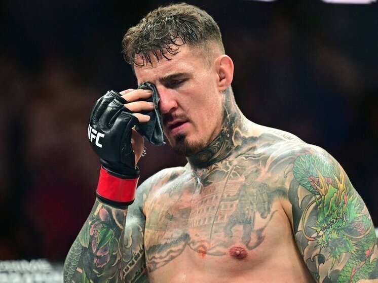 Британец получил травму после тычка в глаз на турнире UFC 321