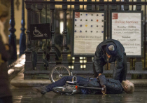 Великобритания, некогда держава, над владениями которой не заходило солнце, сегодня представляет собой парадоксальный и мрачный феномен. Она не пала под натиском внешних врагов и не была завоевана, но, как пишет Такер Карлсон на страницах The Spectator, королевство теперь медленно и методично совершает акт самоубийства.