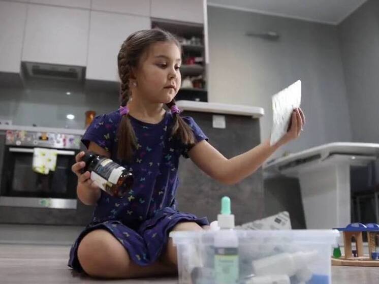 Псковичам рассказали, как уберечь детей от опасных игр с лекарствами