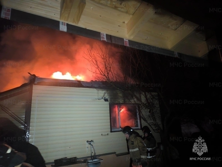 В Орле загорелась кровля жилого дома