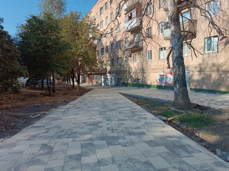 В Амвросиевском округе благоустраивают общественные пространства в рамках федерального проекта