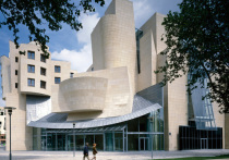 Клопы атакуют Париж: синематека прекратила работу, зрители показали укусы, а по креслам бегали насекомые: одно из самых уважаемых киноучреждений мира внезапно закрыло все свои залы на месяц