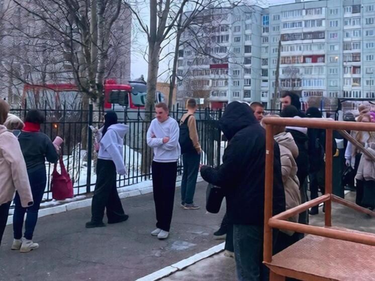 В Архангельске эвакуировали более двухсот человек из техникума из-за пожара