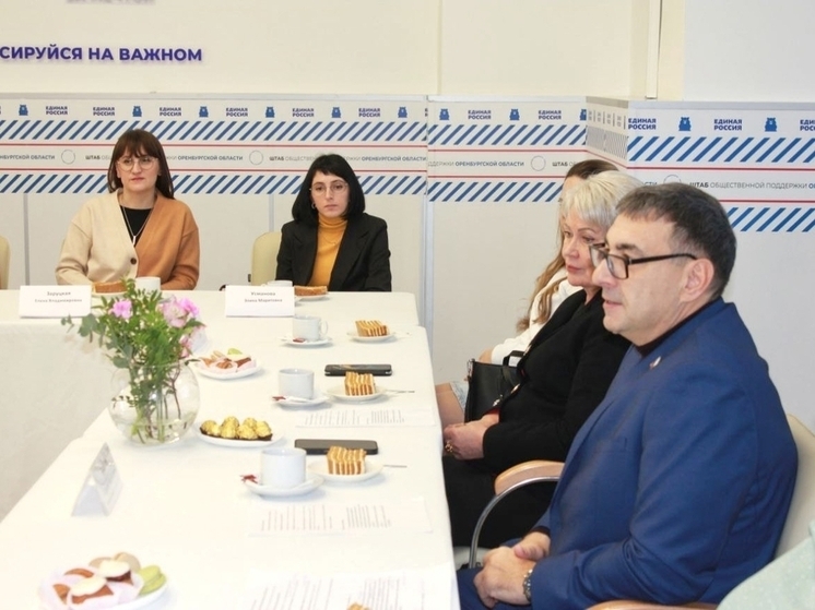 Депутаты поздравили многодетных мам Оренбурга накануне Дня матери