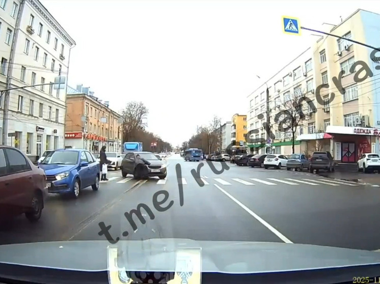 На проспекте Чайковского в Твери водитель грубо нарушил ПДД и сбил человека