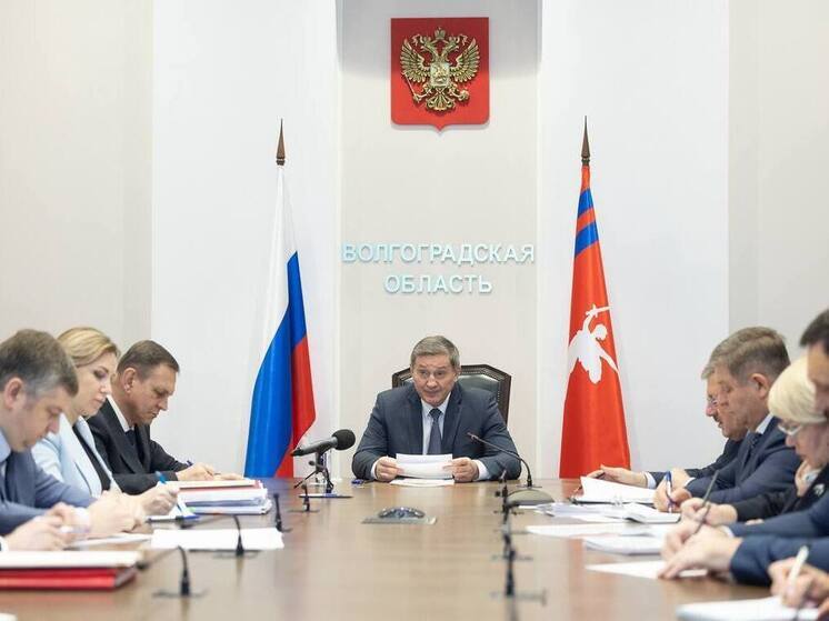 Бочаров поставил задачи перед дорожными службами в связи с ухудшением погоды