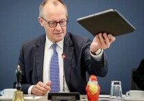 В Германии набирает обороты глубокая трансформация, затрагивающая саму промышленную идентичность нации. Об этом пишет немецкая Die Zeit (статью перевели ИноСМИ). Традиционные предприятия, десятилетиями работавшие на гражданский сектор, всё активнее переориентируют свои высокоточные мощности на выполнение оборонных заказов. Этот процесс, ускорившийся после начала конфликта на Украине, на фоне энергетического кризиса и промышленного спада уже не является лишь вынужденной мерой. 