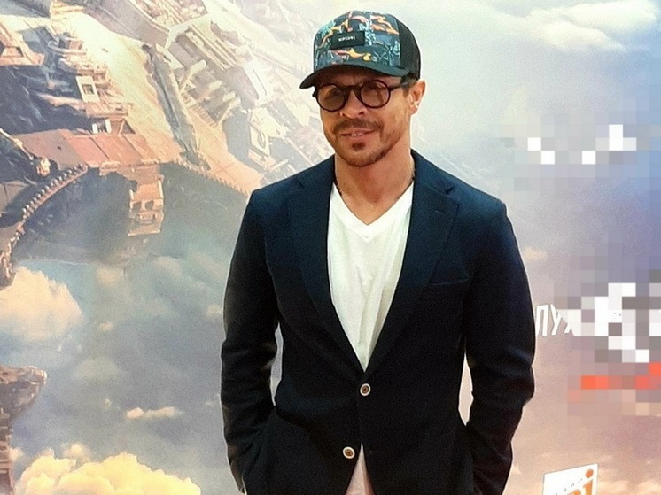 Актер Павел Деревянко назвал шуткой памятник ему в Таганроге