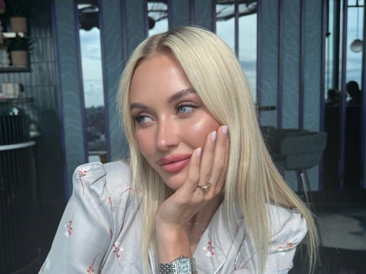 Российская теннисистка Анастасия Потапова приняла участие в выставочном турнире «Трофеи Северной Пальмиры», прошедшем в Санкт-Петербурге. В турнире также выступил бойфренд спортсменки нидерландский теннисист Таллон Грикспур.