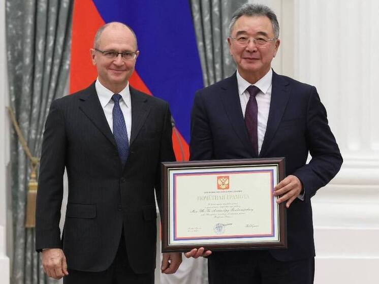 Почетную грамоту президента России вручили главе Белоярского сельсовета в Кремле