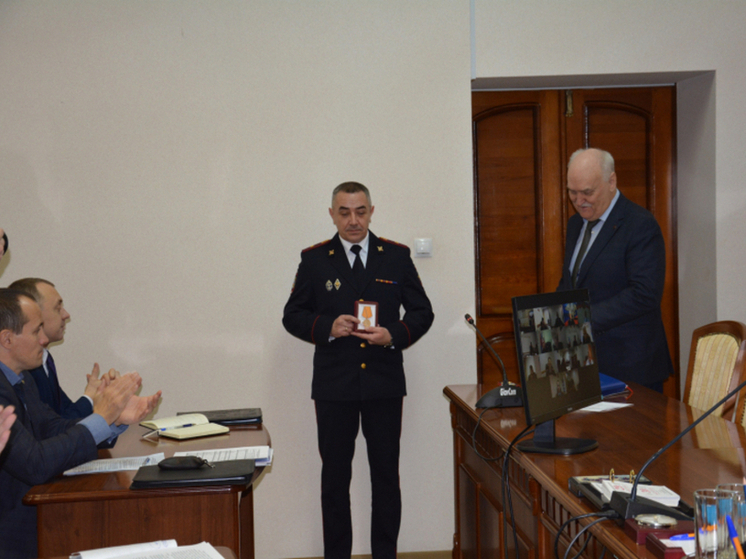 На краю трагедии: полицейский из Котовска спас ребёнка с 10-го этажа и получил медаль «За смелость»