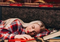 Многие из нас, ворочаясь в кровати без сна, с завистью думают о тех счастливчиках, кто, едва коснувшись головой подушки, мгновенно погружается в объятия Морфея