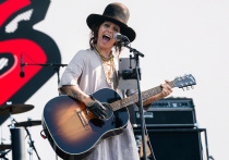 К счастью, «эффект Кадышевой» не столь травматичен для его жертв, как «схема Долиной», но время от времени взрывает интернет-пространство очередным «воскрешением» с кладбища музыкальной истории, являя собой этакий поп-рок-зомби-апокалипсис