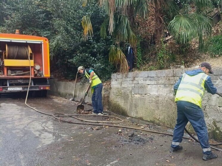 В Сочи прочистили «ливневки» на отдельных улицах города-курорта