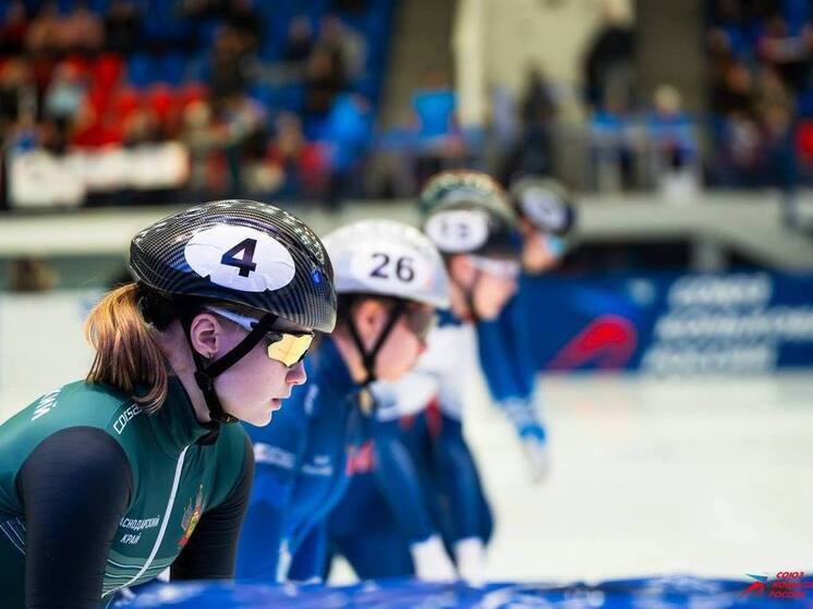 Российские шорт-трекисты завоевали две квоты для участия в зимних Олимпийских играх 2026 года по итогам квалификационного цикла, проходившего в рамках Мирового тура. Россияне выступили на четырёх этапах турнира, а завершающим квалификационным стартом стал этап в нидерландском Дордрехте.