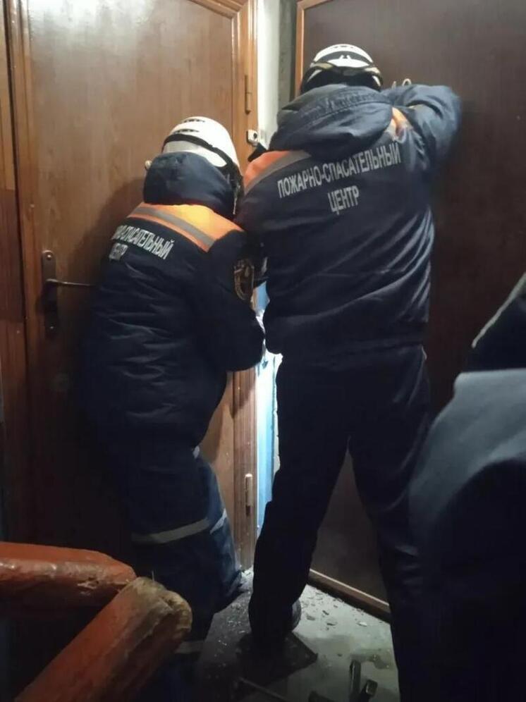 В Пензе спасатели помогли медикам оказать неотложную помощь местному жителю