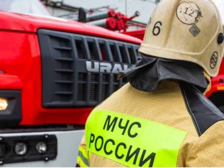 В Новосибирске загорелся расселённый барак в Ленинском районе