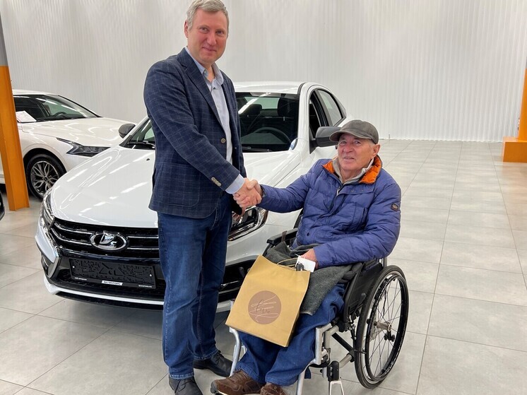 Пострадавшим калужанам выдали новые автомобили