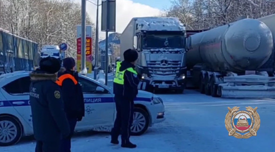 Грандиозная пробка длиной в 85 километров образовалась на трассе %22Байкал%22